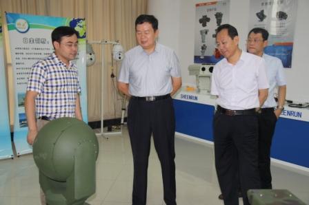 國防科技大學（呂梁）軍民融合協(xié)同創(chuàng)新研究院路崇相政委一行來神戎公司調(diào)研指導工作